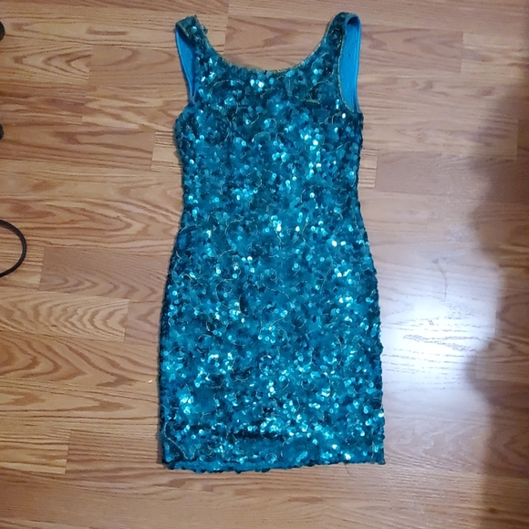 Carmen Marc Valvo Sequin Dress - Picture 3 of 4